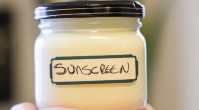 HOW TO MAKE COCONUT OIL SUNSCREEN TO PROTECT FROM BOTH UVA AND UVB RAYS